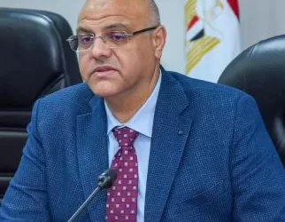 «محافظ الإسكندرية» يُحيل سائقاً بشركة الصرف الصحي للنيابة العامة لتفريغه حمولة سيارة بالطريق العام