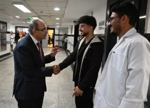 المدير التنفيذي لمستشفيات جامعة القاهرة يتفقد «وحدة شريف مختار» والطوارئ وبنك الدم لمتابعة سير العمل 3 - جريدة الجمهورية 3 48 - جريدة الجمهورية