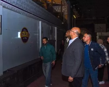 «محافظ الإسكندرية» يقود حملة مكبرة لمتابعة الالتزام بمواعيد غلق المحال الجديدة ويشدد على الحسم مع المخالفين 4 - جريدة الجمهورية 3 78 - جريدة الجمهورية