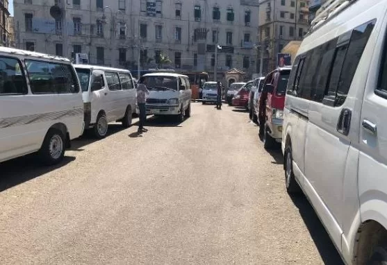 محافظ الإسكندرية يُشدد الرقابة على مواقف «الميكروباص» لضبط تعريفة الركوب الجديدة 2 - جريدة الجمهورية 4 15 - جريدة الجمهورية