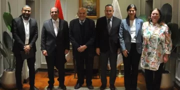 وزير التعليم العالي يبحث مع «مجدي يعقوب» تعزيز التعاون في البحث العلمي والتدريب الطبي بإفريقيا
