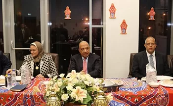 وزير الكهرباء يشارك العاملين بمركز التحكم في الطاقة إفطارهم ويطمئن على جودة التغذية الكهربائية