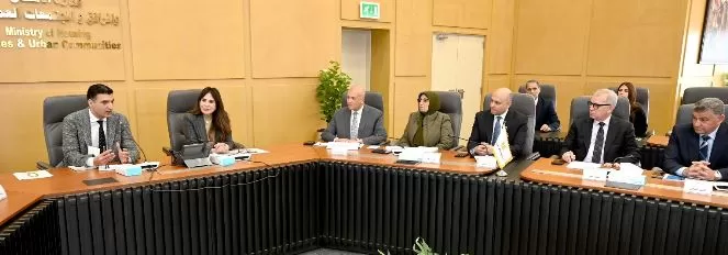وزيرا الإسكان والصناعة يبحثان ترفيق المناطق الصناعية وتشكيل «مجالس أمناء» لإدارة المرافق بالمدن الجديدة 5 - جريدة الجمهورية 5 45 - جريدة الجمهورية