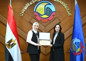 عقب تكريمها من قرينة رئيس الجمهورية.. محافظ البحيرة تستقبل «بطلة مصر للمهارات» في الميكانيكا