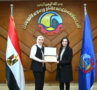 عقب تكريمها من قرينة رئيس الجمهورية.. محافظ البحيرة تستقبل «بطلة مصر للمهارات» في الميكانيكا 1 - جريدة الجمهورية عقب تكريمها من قرينة رئيس الجمهورية.. محافظ البحيرة تستقبل «بطلة مصر للمهارات» في الميكانيكا