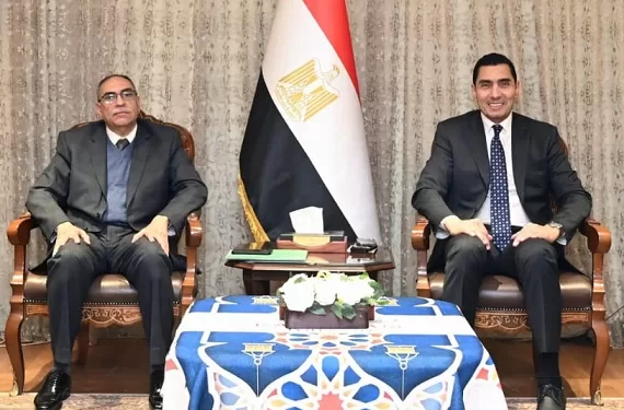وزير الشباب والرياضة يبحث مستجدات تنفيذ «ستاد النادي المصري» الجديد