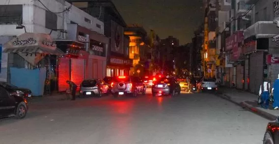 «محافظ الإسكندرية» يقود حملة مكبرة لمتابعة الالتزام بمواعيد غلق المحال الجديدة ويشدد على الحسم مع المخالفين 10 - جريدة الجمهورية 9 22 - جريدة الجمهورية