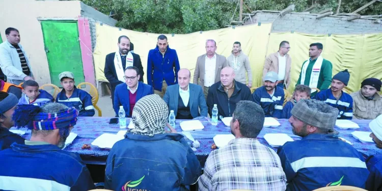 محافظ أسيوط يشارك عمال النظافة فى الإفطار الجماعى 1 - جريدة الجمهورية الزمالك يصطدم بـ «بيراميدز».. فى مواجهة مشتعلة.. الليلة