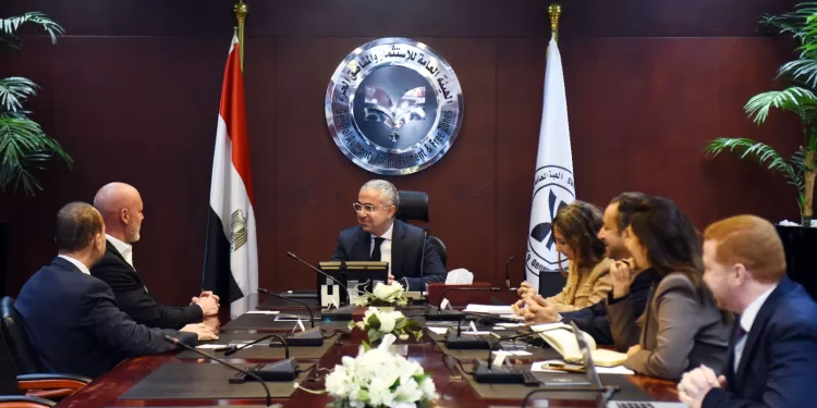 «هيئة الاستثمار» و«HSBC» يبحثان خطة ترويجية دولية لجذب الاستثمارات الأجنبية