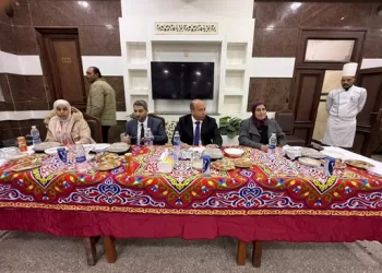 عميد طب قصر العيني يجدد تقليد الإفطار السنوي ويجمع أبناءه من الأطباء المقيمين في أجواء أسرية 3 - جريدة الجمهورية عميد طب قصر العيني يجدد تقليد الإفطار السنوي ويجمع أبناءه من الأطباء المقيمين في أجواء أسرية