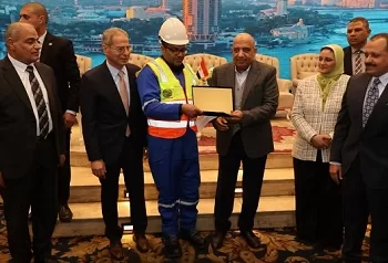 بشرى للعاملين الكهرباء.. زيادة بدل الغذاء 100% وهشام فؤاد يلقب د. عصمت بـ«الوزير المحبوب»