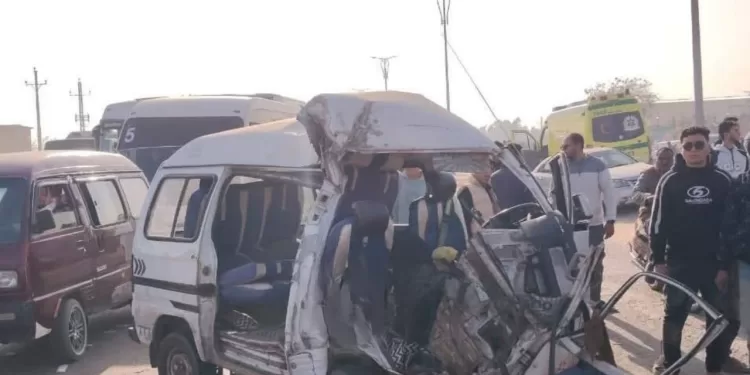 مصرع تلميذ وإصابة 11 آخرين في حادث تصادم مروع بطريق «بلبيس – العاشر» بالشرقية