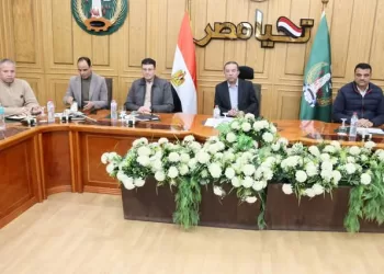 محافظ المنوفية يستعرض خطط التنمية ومعدلات الإنجاز بـ«قويسنا والباجور ومنوف»