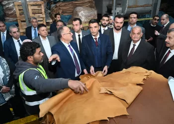 وزير الصناعة يتفقد مدينة الجلود بالروبيكي لمتابعة سير العمل بمصانع المنتجات الجلدية والمركز التكنولوجي