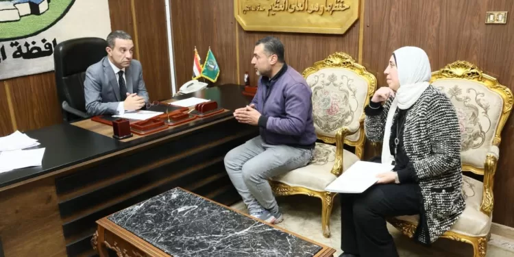 محافظ المنوفية يوجه بحل شكاوى المواطنين بقرى «ميت البيضا» و«دمهوج».. وينهي معوقات ملفات التصالح