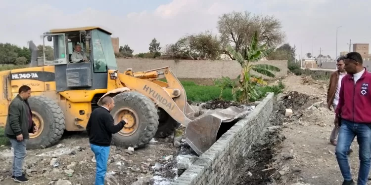 حملة مكبرة لإزالة التعديات على الأراضي الزراعية بـ«أبو النمرس»