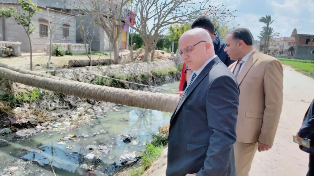 رئيس «تحسين الأراضي» ووكيل زراعة البحيرة يوجهان بتطهير فوري لمسقى «الديب ومحسن» بكفر الدوار 4 - جريدة الجمهورية WhatsApp Image 2026 03 07 at 9.05.31 PM 1 - جريدة الجمهورية