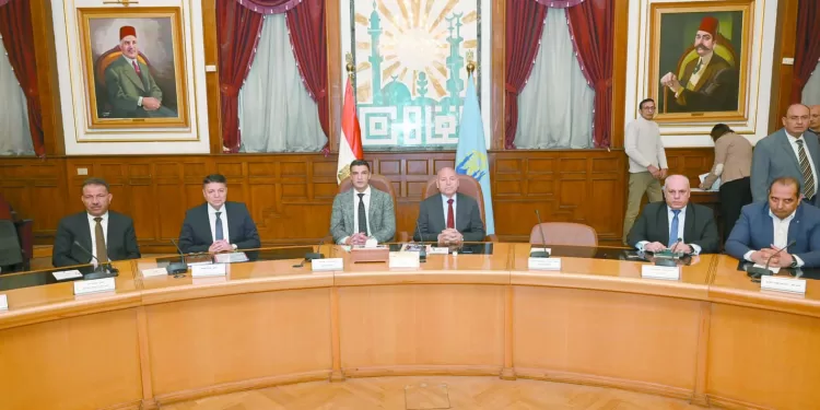 خطة إستراتيجية لتطوير «شق الثعبان».. وزيادة صادراتها.. ومهلة لتقنين الأوضاع 1 - جريدة الجمهورية رغم غضب الجماهير.. المحلة متمسك بـ«عبد العال»