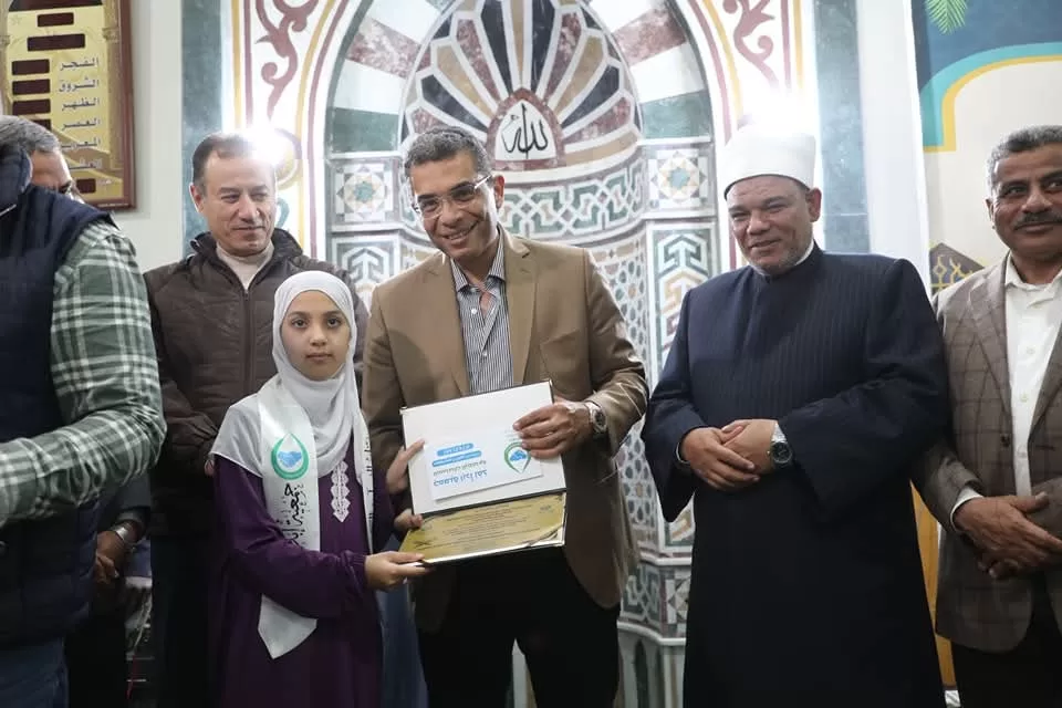 محافظ البحر الأحمر يُكرم حفظة القرآن الكريم بمسجد «التقوى».. ويتفقد مشروعات مياه الشرب 8 - جريدة الجمهورية WhatsApp Image 2026 03 08 at 10.18.36 PM 1 - جريدة الجمهورية