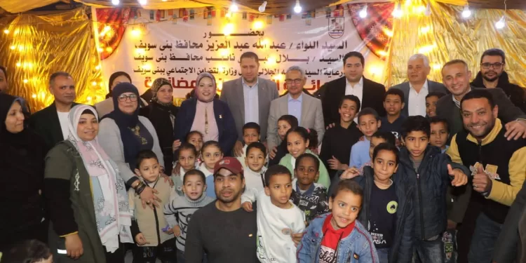 في لفتة إنسانية.. محافظ بني سويف يشارك الأيتام والمسنين مأدبة الإفطار الرمضاني