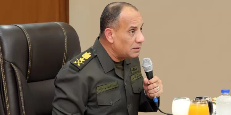 فيديو| الفريق أشرف سالم زاهر يلتقي عددًا من قادة الوحدات بالجيشين الثاني والثالث الميدانيين
