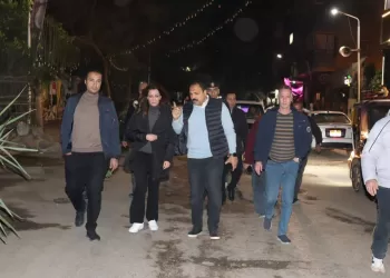 نائب محافظ الجيزة تجري جولة تفقدية ليلية بحي بولاق الدكرور لمتابعة منظومة النظافة والإشغالات