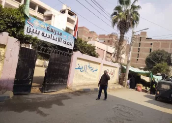 توسعة محيط المدارس بالصف وإخلاء البوابات من الباعة الجائلين