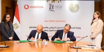 بروتوكول تعاون بين الخارجية و”ڤودافون مصر” لدعم مبادرة “مراكب النجاة”
