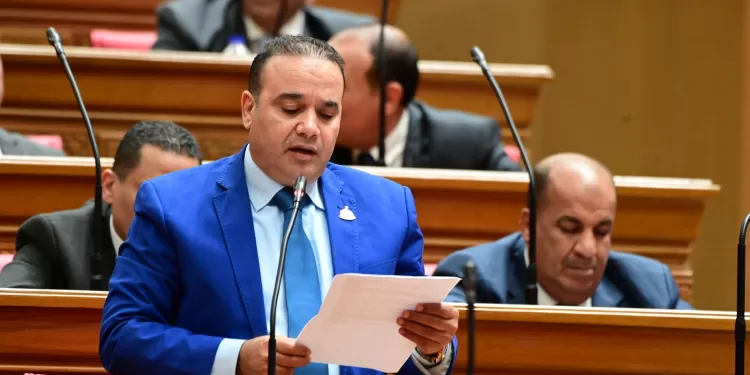 طلاب التربية العسكرية بجامعة كفر الشيخ يشاركون في حملة للتبرع بالدم دعماً للمستشفى الجامعي