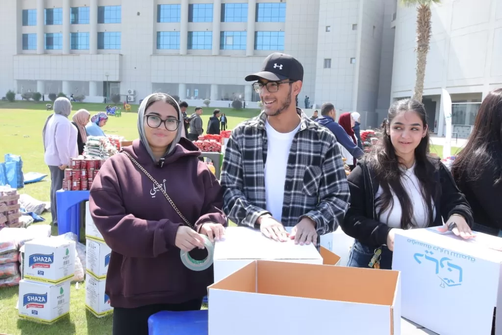 طلاب النيل يشاركون في تعبئة «كراتين مواد غذائية» لدعم الأسر الأولى بالرعاية 3 - جريدة الجمهورية WhatsApp Image 2026 03 12 at 8.54.52 PM 2 - جريدة الجمهورية