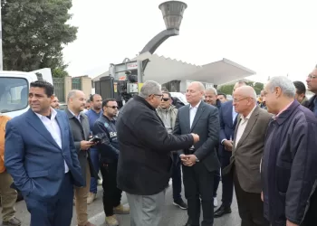 لمواجهة تقلبات الطقس.. محافظ القاهرة يتفقد انتشار معدات الصرف الصحي بالمحاور الرئيسية