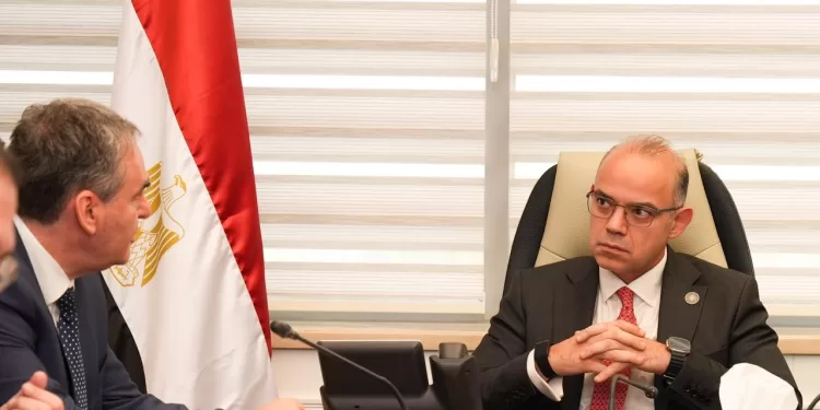 وزير الاستثمار يبحث مع «دراسكيم» العالمية مستجدات أول منطقة حرة لإنتاج «سيانيد الصوديوم» في مصر