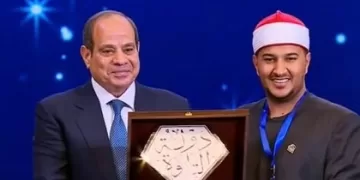 كرمه الرئيس السيسي.. محافظ بني سويف يهنئ «بلال سيف» بطل مسابقة «دولة التلاوة»