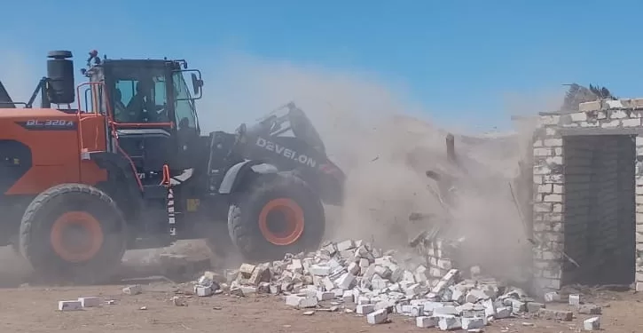 إزالة تعديات على مساحة 300 متر بالرقعة الزراعية في السويس