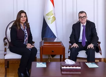 «رستم وعوض» يبحثان «الخطة الاستثمارية» القادمة لتعزيز التنمية المستدامة في الأقاليم 1 - جريدة الجمهورية ختام منافسات الدورة الرمضانية للجامعات في «الكرة الخماسية» و«البادل»