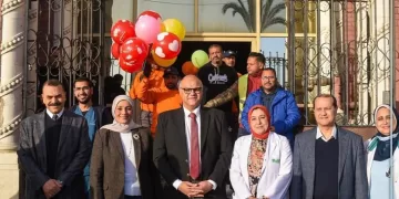 محافظ الإسكندرية يدخل البهجة على قلوب أطفال «الأنفوشي» في أول أيام العيد
