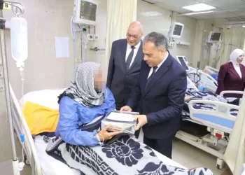 لم ينسهم في العيد.. محافظ الشرقية يشارك مرضى «المبرة والزقازيق العام» فرحة عيد الفطر