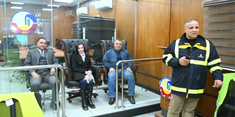 محافظ البحيرة تتابع ميدانيًا جهود رفع مياه الأمطار وتؤكد: «العمل مستمر حتى انتهاء الموجة» 1 - جريدة الجمهورية محافظ البحيرة تتابع ميدانيًا جهود رفع مياه الأمطار وتؤكد: «العمل مستمر حتى انتهاء الموجة»