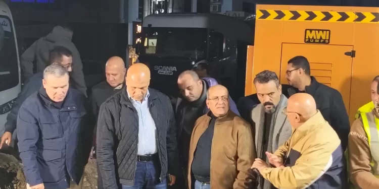 نائب وزيرة الإسكان يتفقد أعمال ربط خط مياه «1400 مم» بزهراء المعادي لرفع كفاءة الشبكات