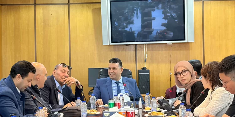 «الصناعات النسيجية» تبحث مع وفد صيني تعميق التصنيع المحلي وجذب استثمارات نوعية