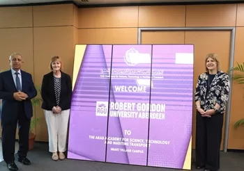 رئيس الأكاديمية العربية يستقبل نائب رئيس جامعة «روبرت جوردن» بفرع القرية الذكية