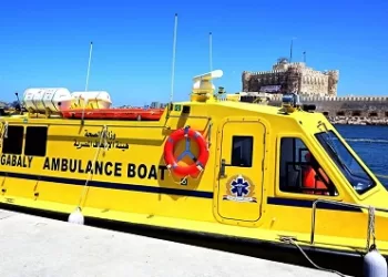 ترسانة طبية عائمة في البحر الأحمر.. انطلاق ثاني لنش إسعاف بحري بمواصفات عالمية وتجهيزات «عناية مركزة»