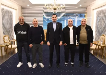 وزير الشباب والرياضة يلتقي الجهاز الفني للمنتخب الوطني باستاد القاهرة