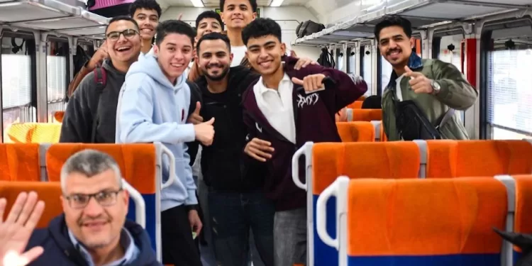 إقبال جماهيري ملحوظ على «قطار النزهة» لقضاء عطلة شم النسيم بالإسكندرية