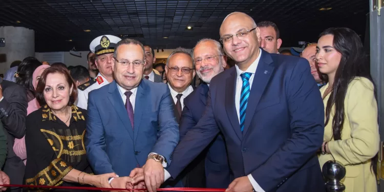 أيمن عطية وقنصوة وزايد يتفقدون معرض «عشرون عاماً من الحفائر بحدائق الشلالات»