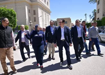 رئيس جامعة القاهرة في جولة مفاجئة داخل الحرم الجامعي لمتابعة ترشيد استهلاك الطاقة 8 - جريدة الجمهورية رئيس جامعة القاهرة في جولة مفاجئة داخل الحرم الجامعي لمتابعة ترشيد استهلاك الطاقة