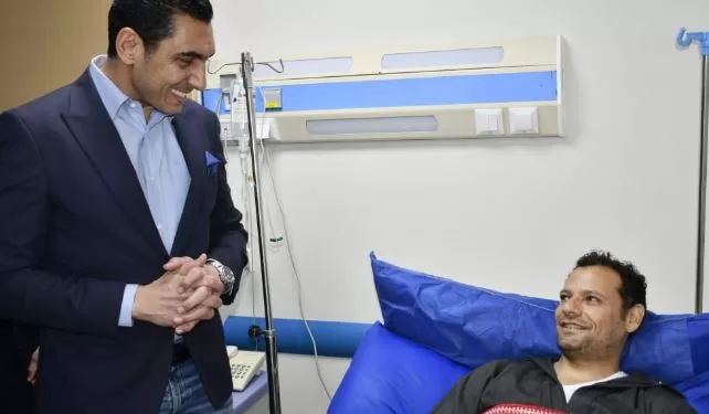 وزير الشباب والرياضة يزور عاملًا بنادي «النادي» في المستشفى ويؤكد: الجميع سواسية في خدمة الوطن