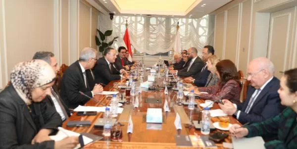 وزيرا «التعليم العالي» و«الاتصالات» يعقدان اجتماعاً موسعاً لرسم خارطة طريق التحول الرقمي والذكاء الاصطناعي بالجامعات 2 - جريدة الجمهورية 1 6 - جريدة الجمهورية