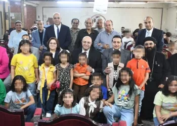 محافظ الفيوم يشارك أيتام وكبار سن جمعية «شفيع الفيوم» الاحتفال بعيد القيامة المجيد
