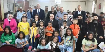 محافظ الفيوم يشارك أيتام وكبار سن جمعية «شفيع الفيوم» الاحتفال بعيد القيامة المجيد